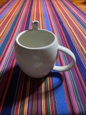 Cream Ceramic Mug with Cute Cat Peeking at Fish Skeleton Opposite Mug EUC